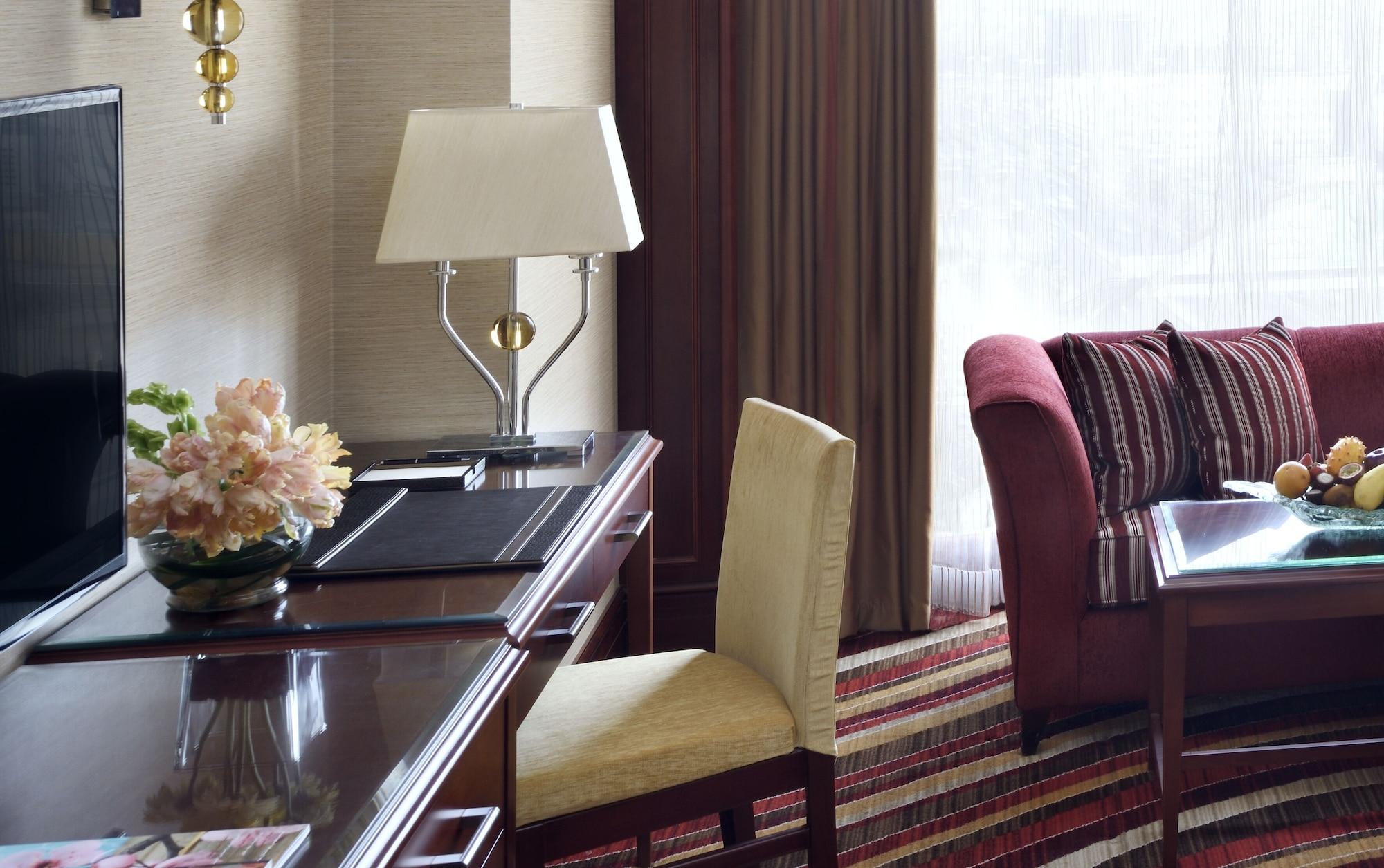 Hotel Moevenpick Star 5*